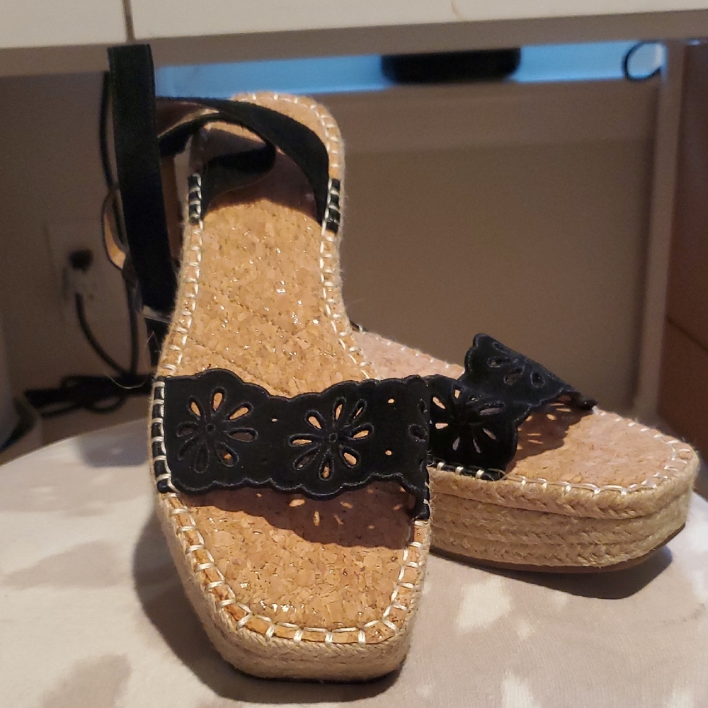 Crown Vintage Fentisa Sandal ~~ SIZE 11 Espadrilles Black Tan Floral Design